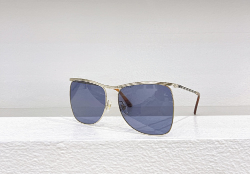Gucc Model GG0820S Size 63 17-145