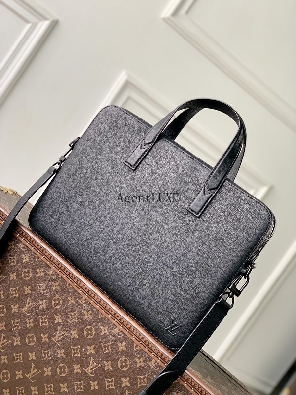 Louis Vuitton crossbody bag