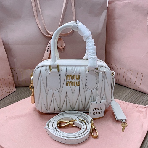 MiuMiu Too Pretty Matelasse MiuWander 19X13X6CM