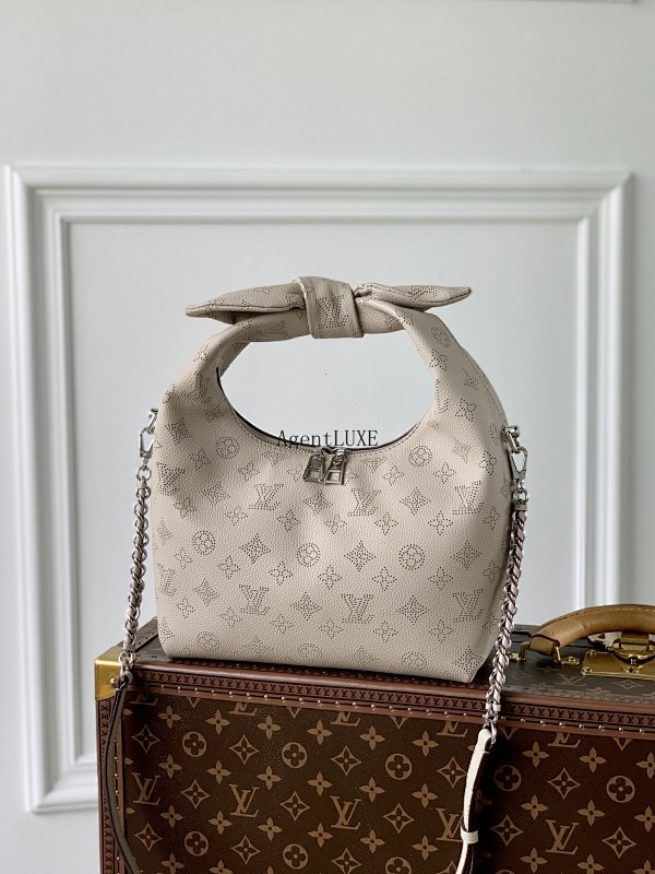 Louis Vuitton Why Knot Monogram 28.0 X 34.0 X 12.0