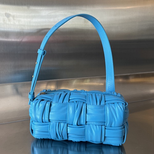 Bottega Veneta 520 Brick Happa 23.5x10.5x10