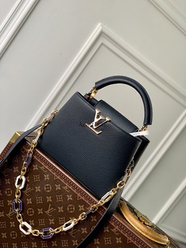 Louis Vuitton Capucines Taurillon LV