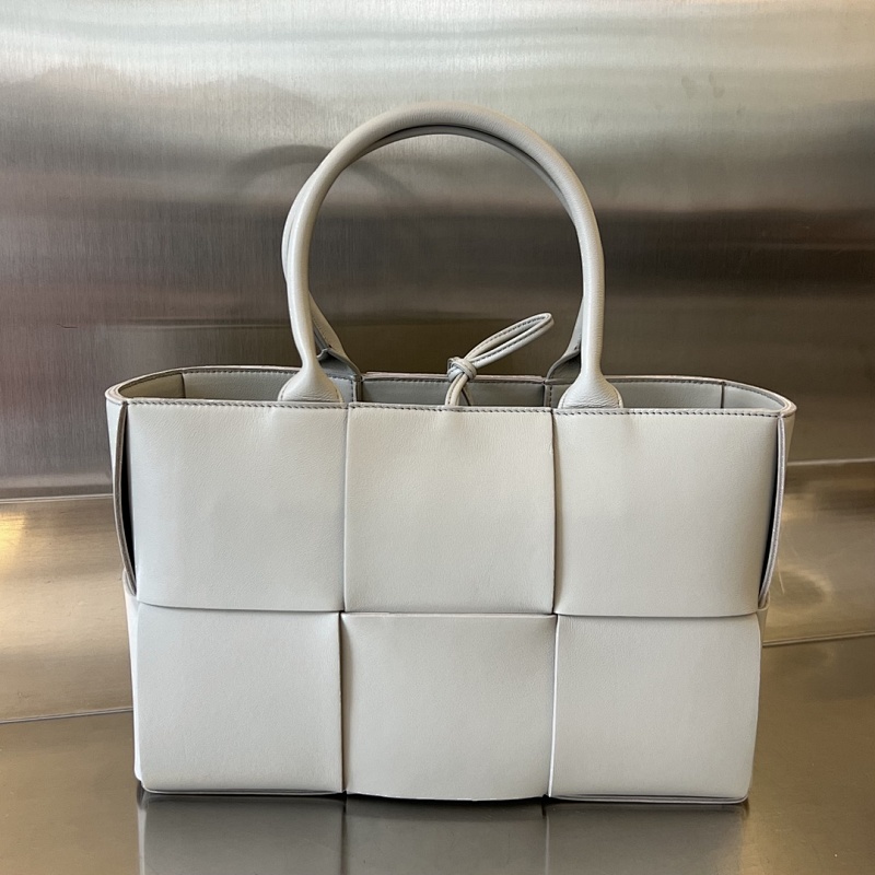 B Mini Tote 30X20x11.5p1080