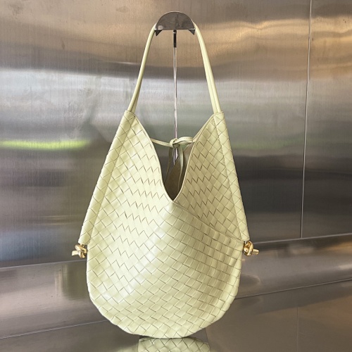 BV Logo Tote Hin 37.5x44x2