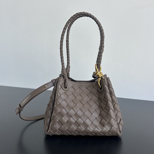 BV Intrecciato Mini BV Knot Size 21X17X16.5cm