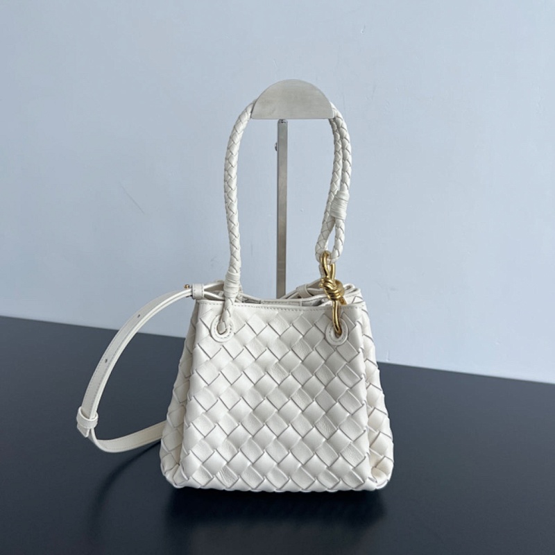 BV Intrecciato Mini BV Knot Size 21X17X16.5cm