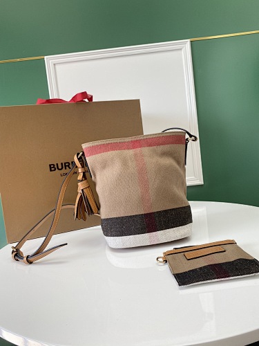 B The Ashby Canvas 17 X 15.5 X 24.5cm 5000065