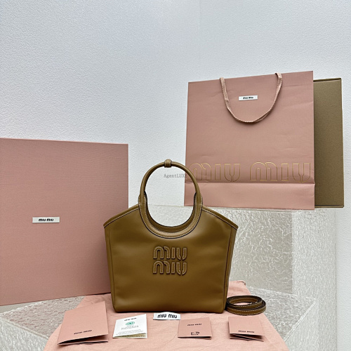 9 Isetan Popup Ivy Miu Momo Logo