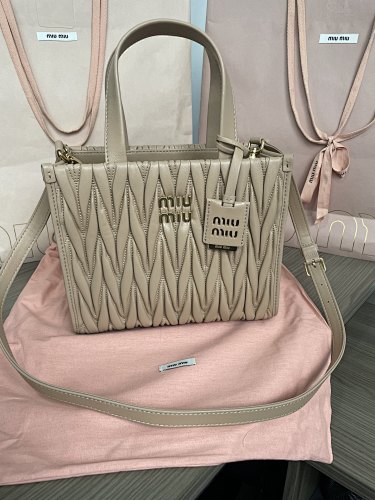 MiuMiu Matelasse Logo 24X20.5X8Cm