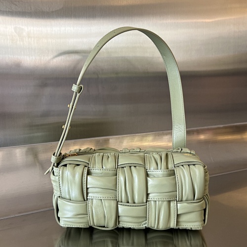 Bottega Veneta 520 Brick Happa 23.5x10.5x10