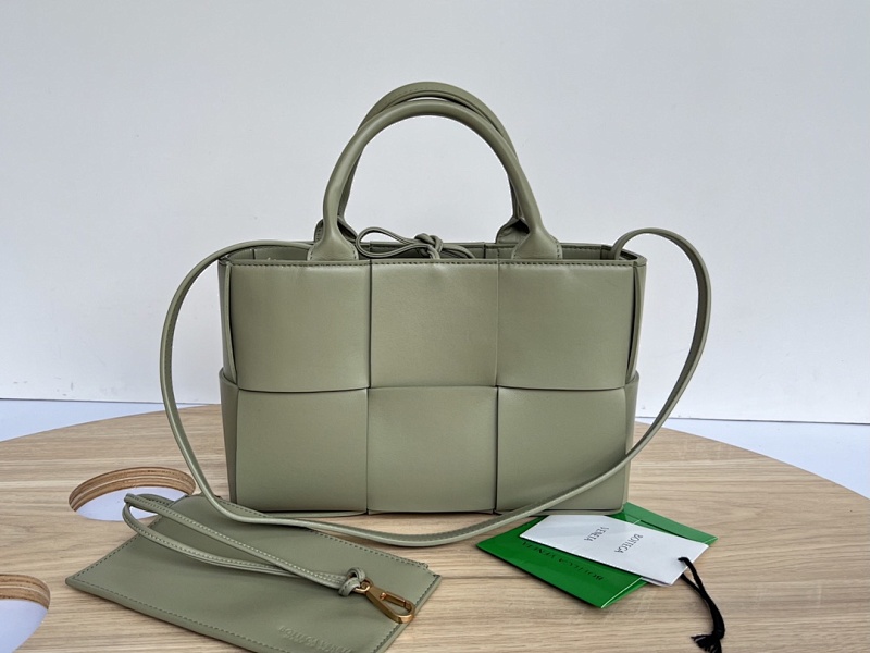 B Mini Tote 25X16x8