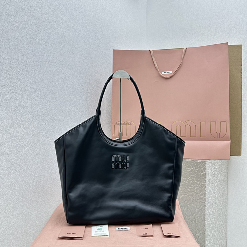9 Isetan Popup Ivy Miu Momo Logo