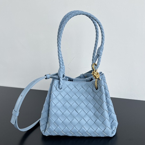 BV Intrecciato Mini BV Knot Size 21X17X16.5cm