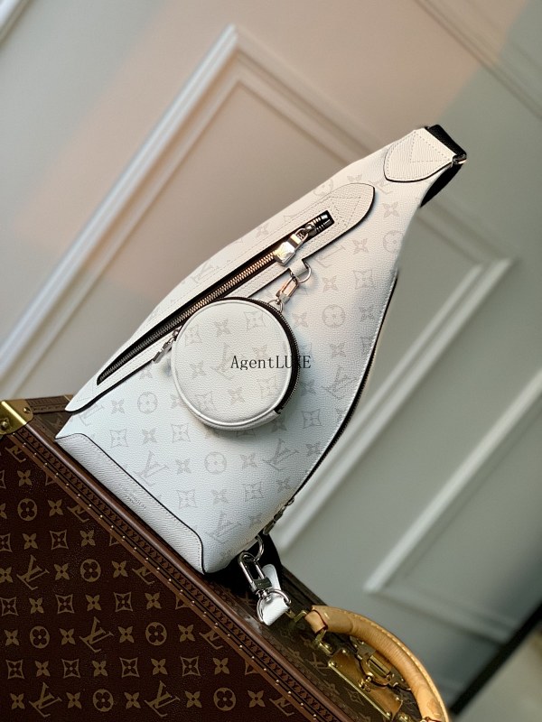 Louis Vuitton Duo Monogram Taïga