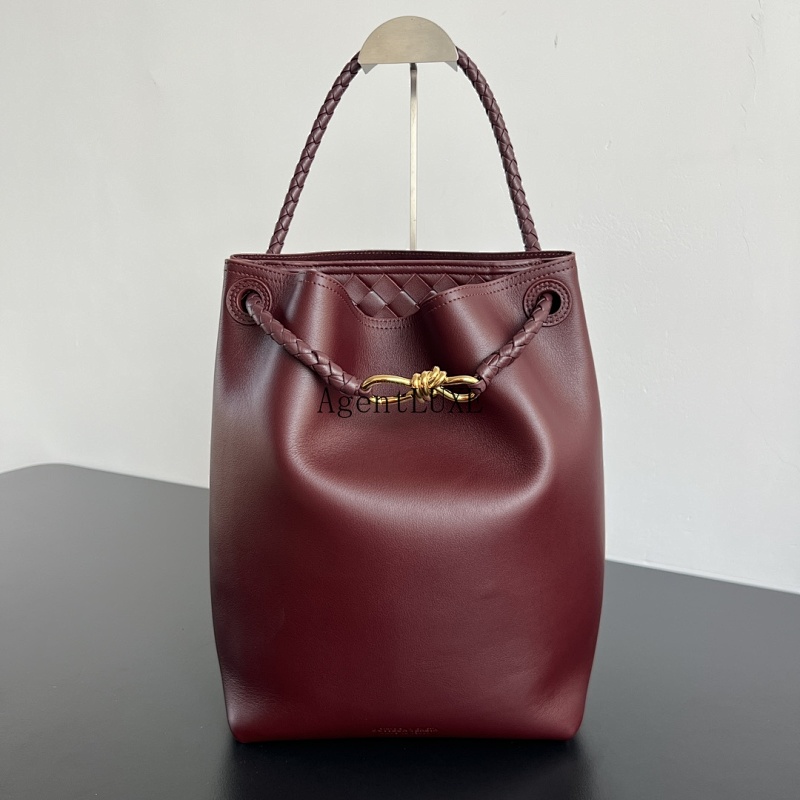 Bv Andiamo Bucket Silky Calf Intrecciato