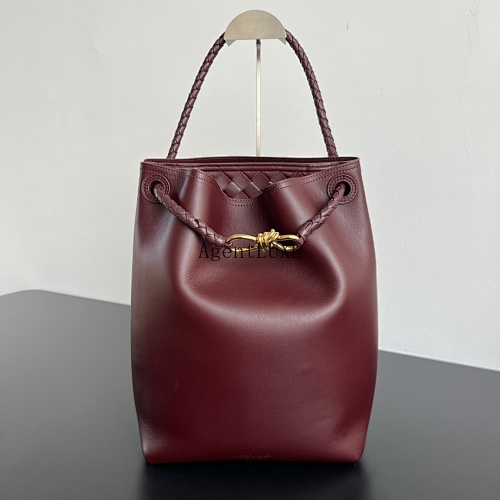 Bv Andiamo Bucket Silky Calf Intrecciato