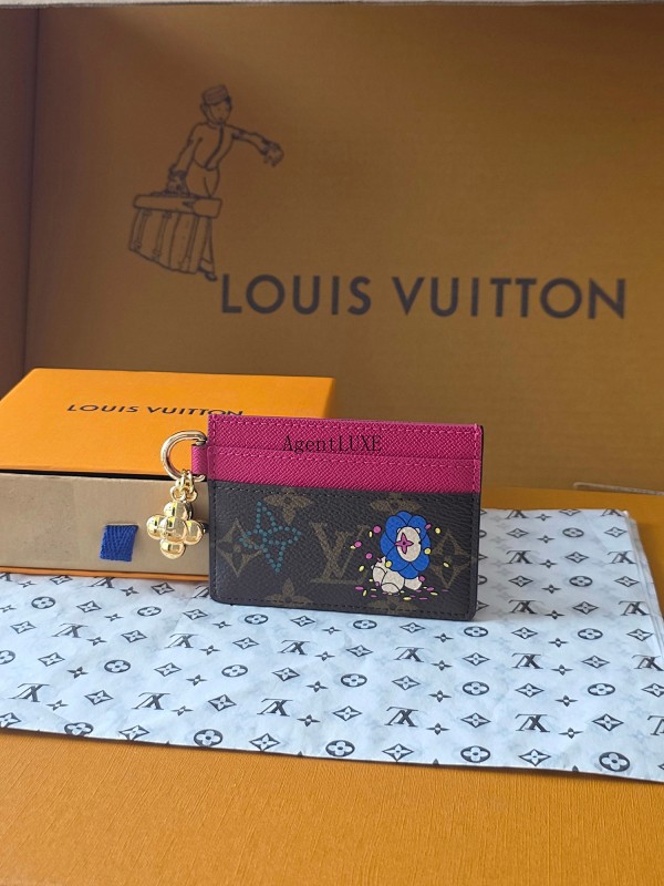 Louis Vuitton LV Charms M15 Vivienne Yh LV Charms Monogram LV Flower 7.3 X 0.3 X 10.2