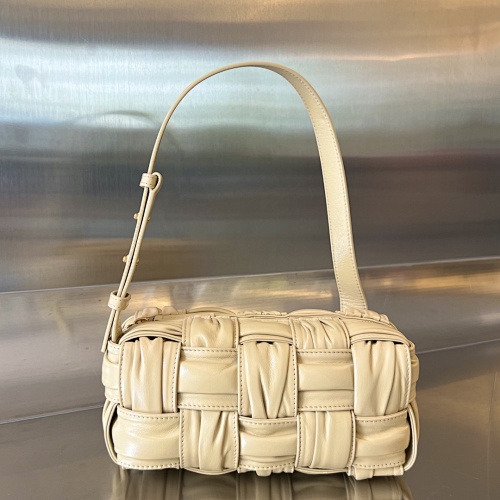 Bottega Veneta 520 Brick Happa 23.5x10.5x10