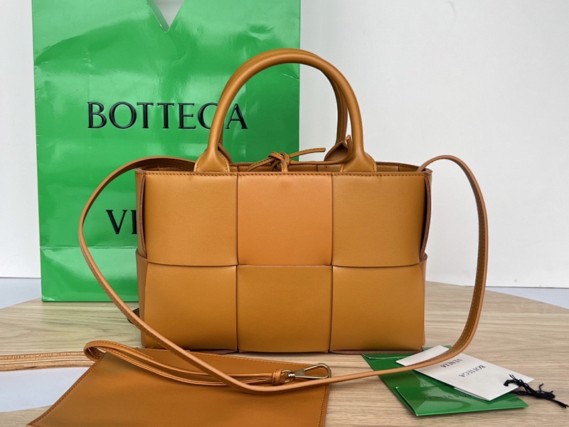B Mini Tote 25X16x8