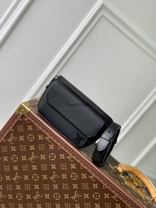 Louis Vuitton crossbody bag
