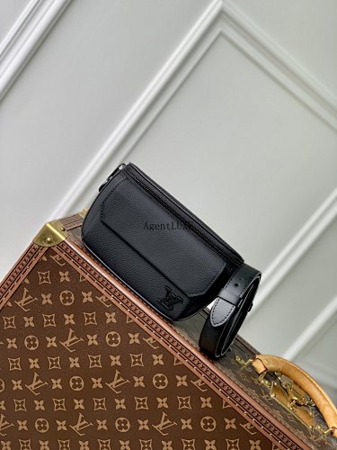 Louis Vuitton crossbody bag