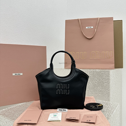 9 Isetan Popup Ivy Miu Momo Logo