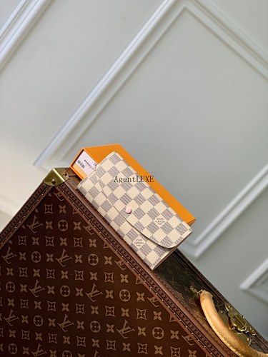 Louis Vuitton Emilie Monogram Size 19x10cm