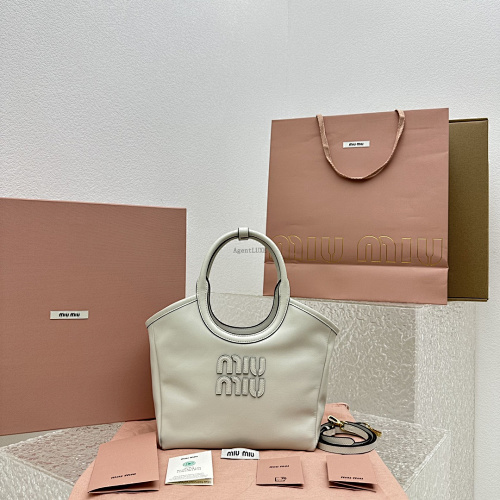 9 Isetan Popup Ivy Miu Momo Logo