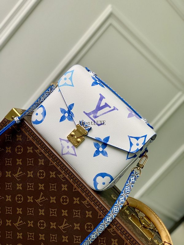 Louis Vuitton Pochette Metis LV Monogram