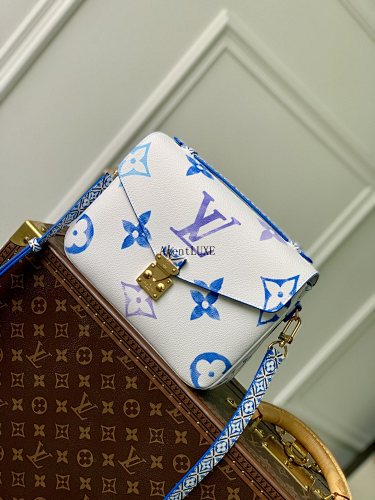 Louis Vuitton Pochette Metis LV Monogram