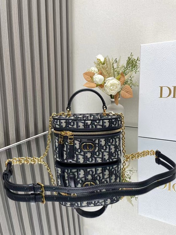 Louis Vuitton 30 Montaigne Vanity Obliaue