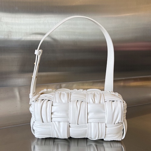 Bottega Veneta 520 Brick Happa 23.5x10.5x10