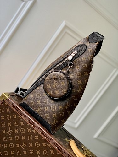Louis Vuitton Duo Monogram Taïga