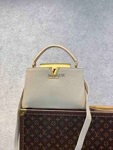 Louis Vuitton Capucines Taurillon LV 31.5 X 20.0 X 11.0