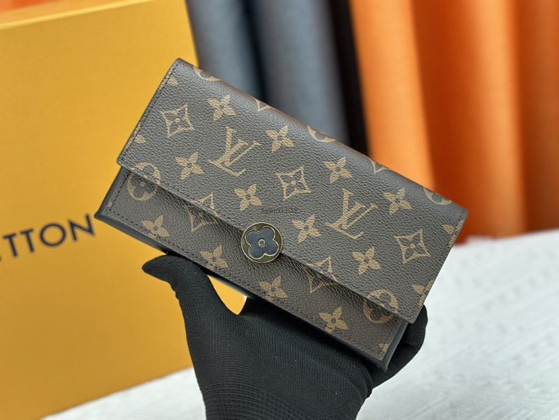 Louis Vuitton Flore Monogram Flower 1