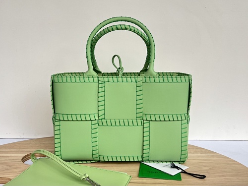 B Arco Tote 30x20x11.5