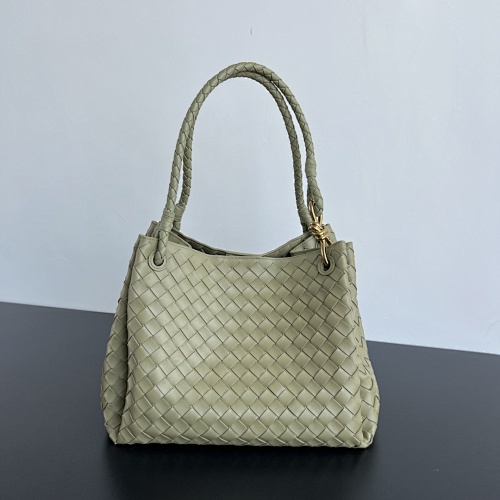BV Intrecciato Mini BV Knot Size 30X26X20cm