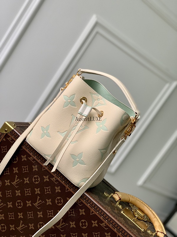 Louis Vuitton NéoNoé BB Monogram Empreinte Monogram Giant 20.0 X 20.0 X 13.0