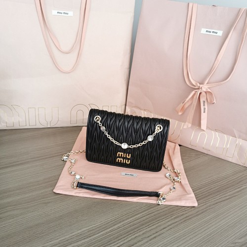 5BP065 Matelasse Size 19X13X5cm