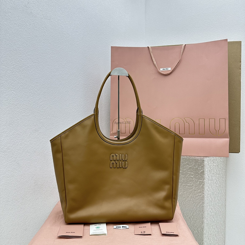 9 Isetan Popup Ivy Miu Momo Logo