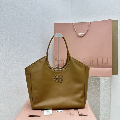 9 Isetan Popup Ivy Miu Momo Logo