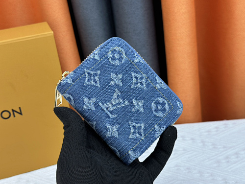 Louis Vuitton Zippy Monogram DLd Size 11 8.5 2cm