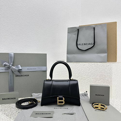 Balenciagα Hourglass