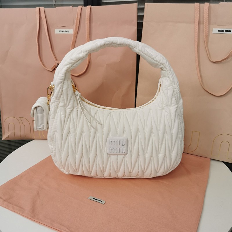 MiuMiu MiuWander Matelasse Airpods 6 28X14X9