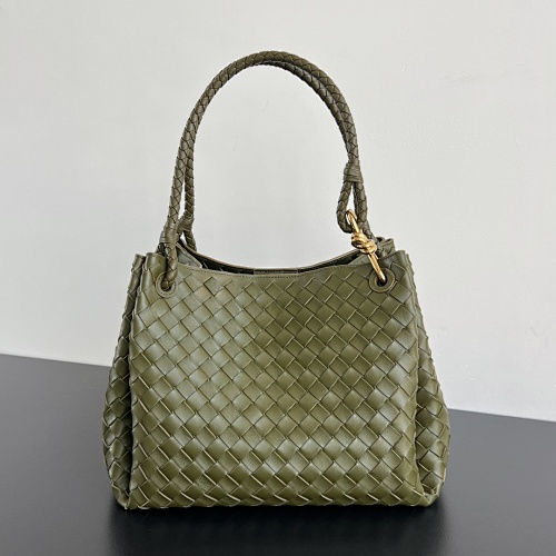 BV Intrecciato Mini BV Knot Size 30X26X20cm