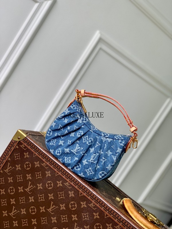 Louis Vuitton Pochette Valley Monogram