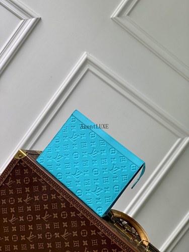 Louis Vuitton Pochette Voyage Monogram Eclipse Reverse 27 X 21 X 6