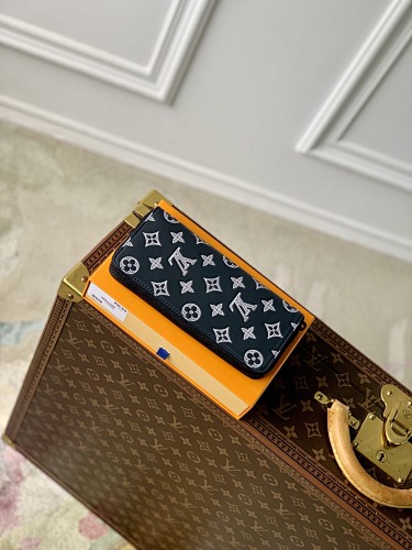 Louis Vuitton Zippy Vertical Georges Vuitton Monogram Size 10x20x2cm00420