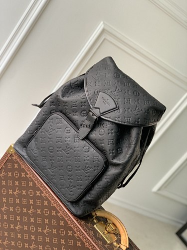 Louis Vuitton Montsouris Taurillon Monogram 32.0 X 40.0 X 19.0