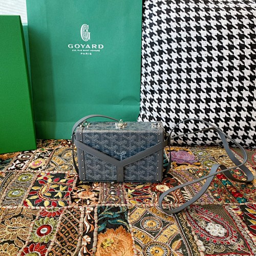 Goyard bag